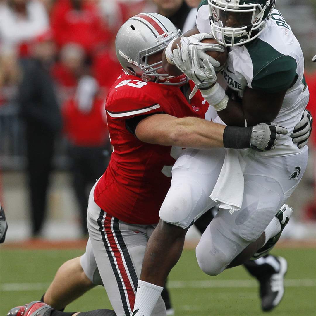 MSU-RB-Le-Veon-Bell-runs-against-OSU