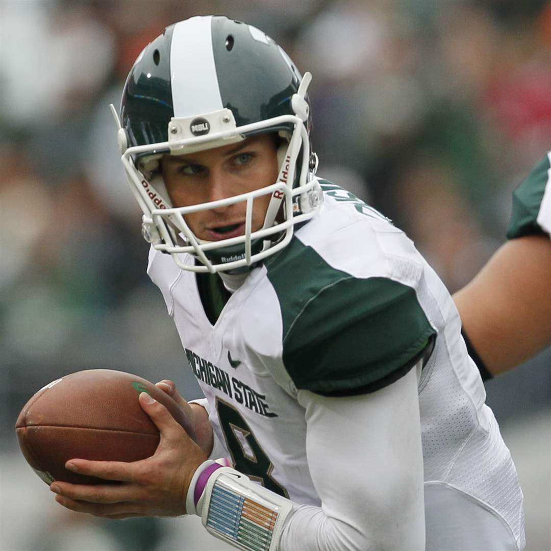 Michigan-State-QB-Kirk-Cousins-looks-to-handoff