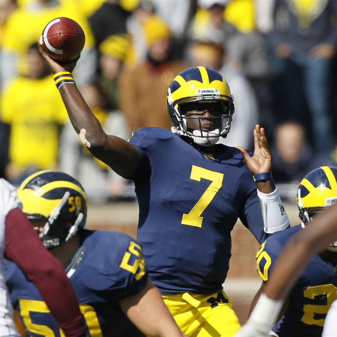 Michigan-quarterback-Devin-Gardner-throws-in-the-3rd-quarter