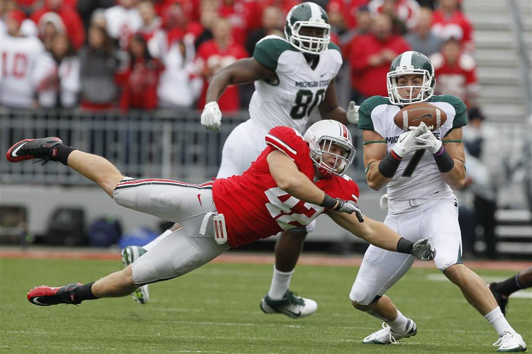 Michigan-State-WR-Keith-Nicol-tries-to-hold-on