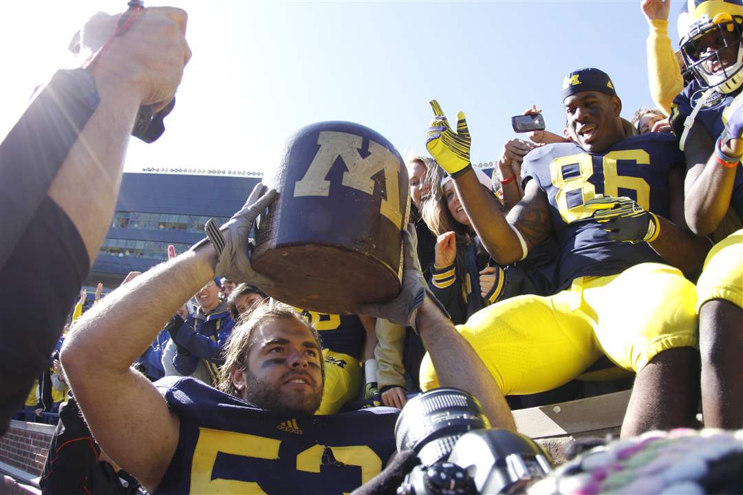 Michigan-s-Ryan-Van-Bergen-holds-up-the-Little-Brown-Jug