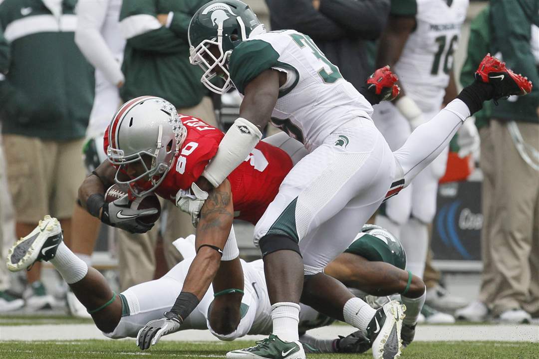 Ohio-State-WR-Chris-Fields-is-tackled