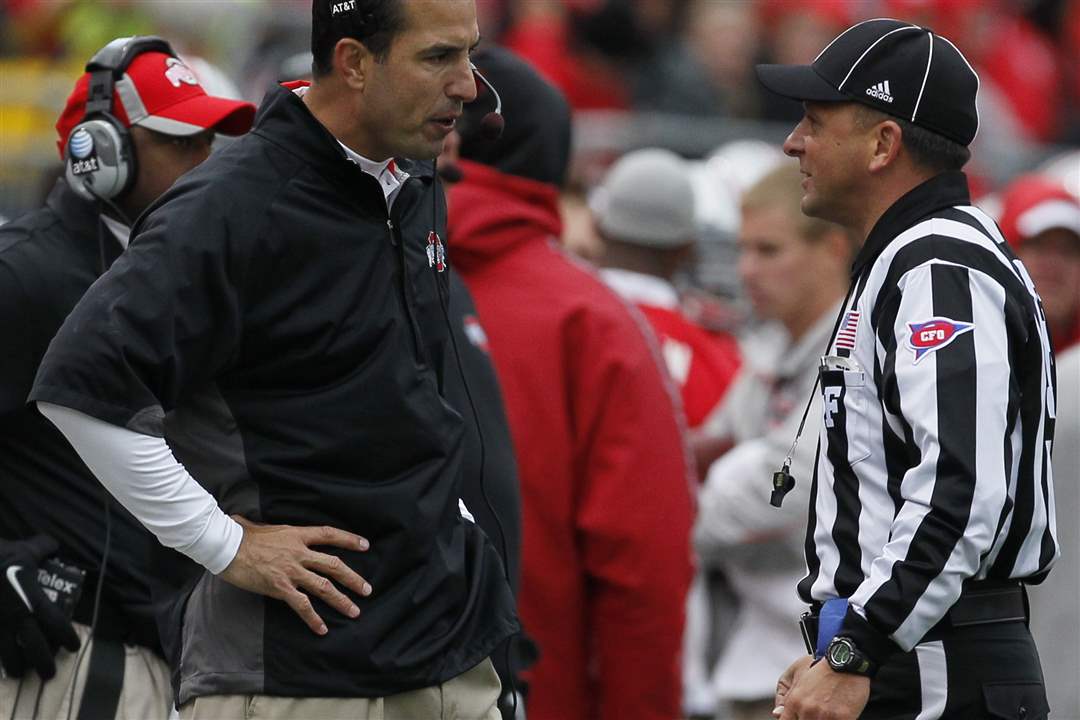 Ohio-State-coach-Luke-Fickell-argues-a-call