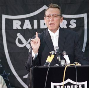 Los Angeles Raiders Managing General Partner Al Davis holds a news conference in El Segundo, Calif., in this Aug. 22, 1987, file photo.