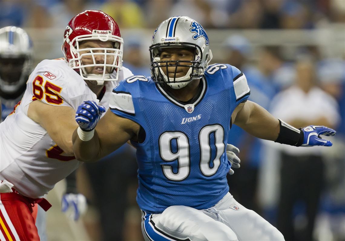 Denver Broncos should try to get Ndamukong Suh