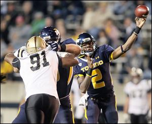 University of Toledo QB Terrance Owens (2) throws a touchdown pass to Jerome Jones against  Western Michigan during the first quarter Tuesday.