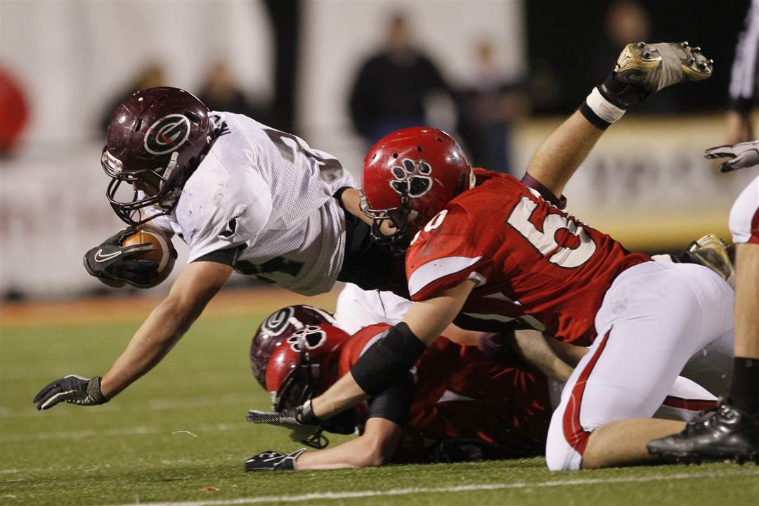 Kenton-Gabe-King-tackles-Genoa-Kyle-Nutter