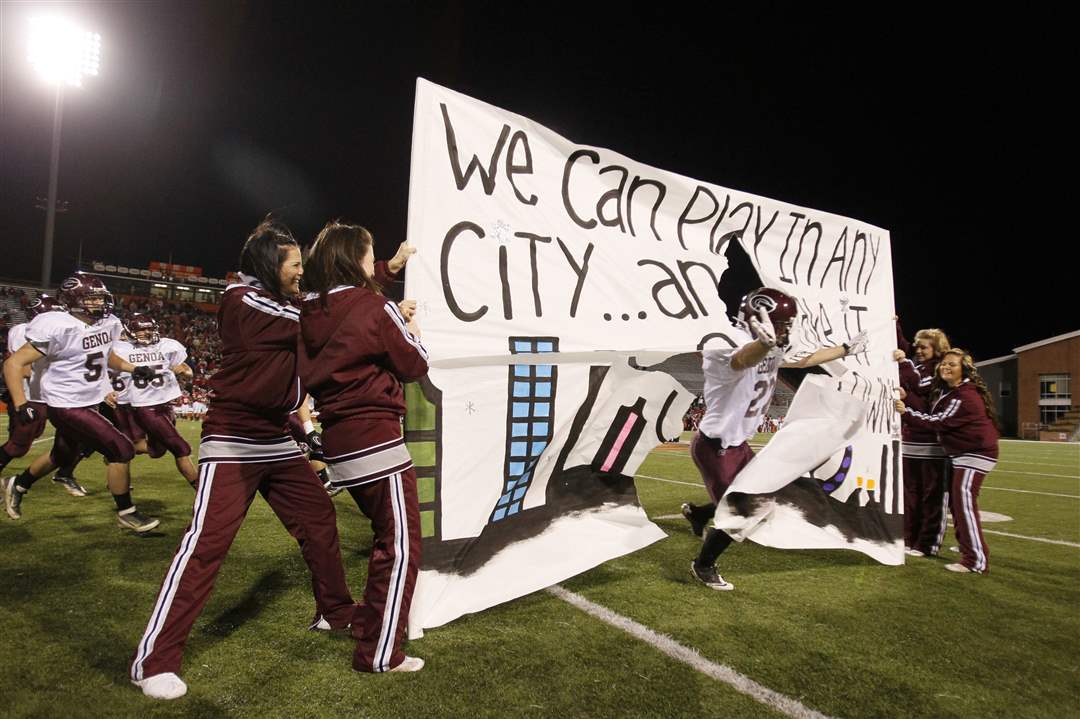 Nick-Wolfe-leads-Genoa-onto-Doyt-Perry-Stadium-field