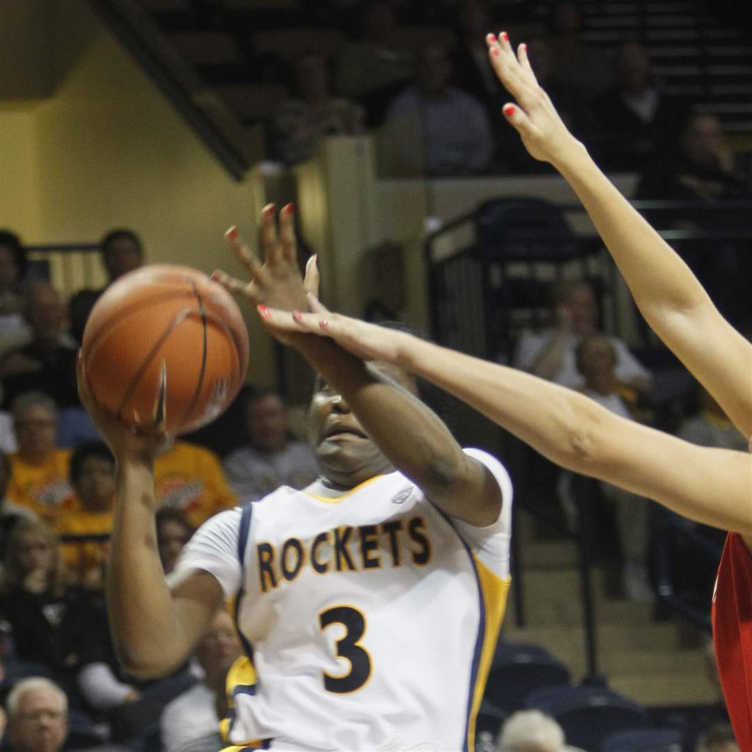 Toledo-Lecretia-Smith-drives-for-layup-past-Casey-Nance