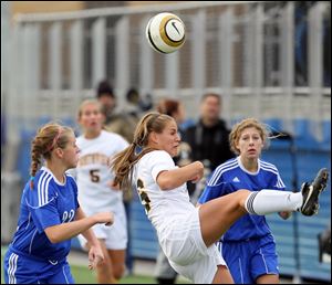 Sylvania Northview's Courney Hendrix (16) was one of seven seniors on the Wildcats' roster to serve as team catalyst. 