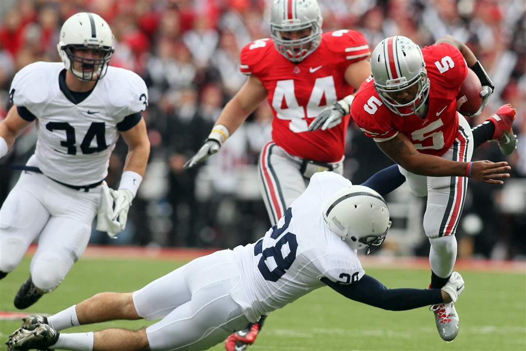 OSU-quarterback-Braxton-Miller-gets-tripped-up