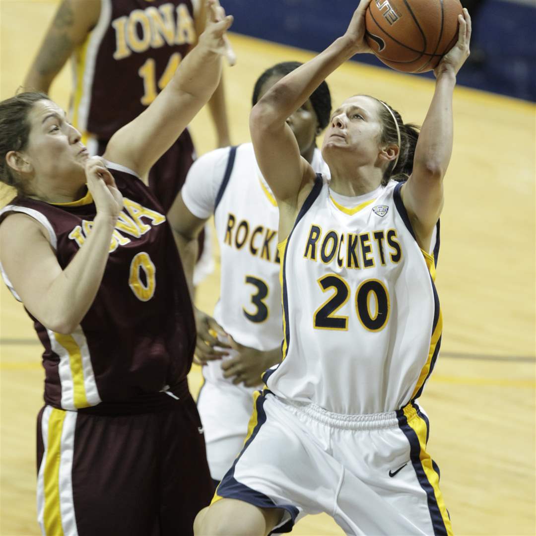 recker-goes-to-the-hoop