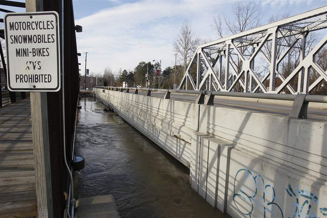 motorized-traffic-bridge