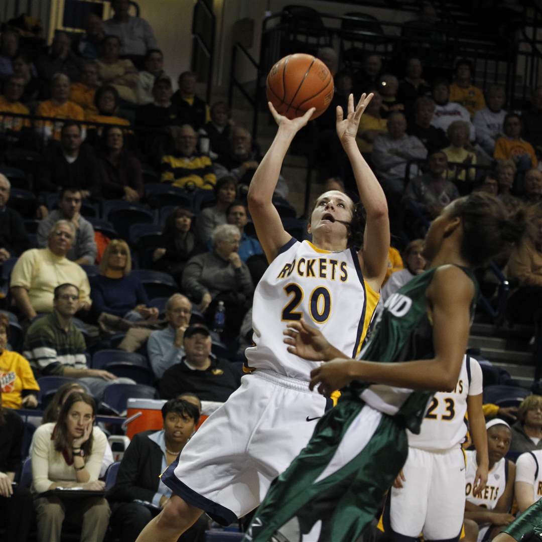 UT-s-Stephanie-Recker-shoots-over-Cleveland-s-Takima-Keane