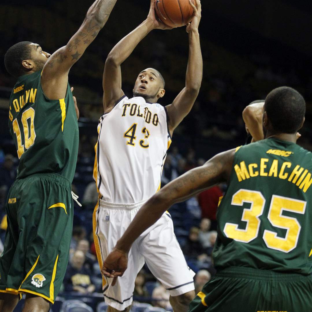 UT-Norfolk-Matt-Smith-Kyle-OQuinn