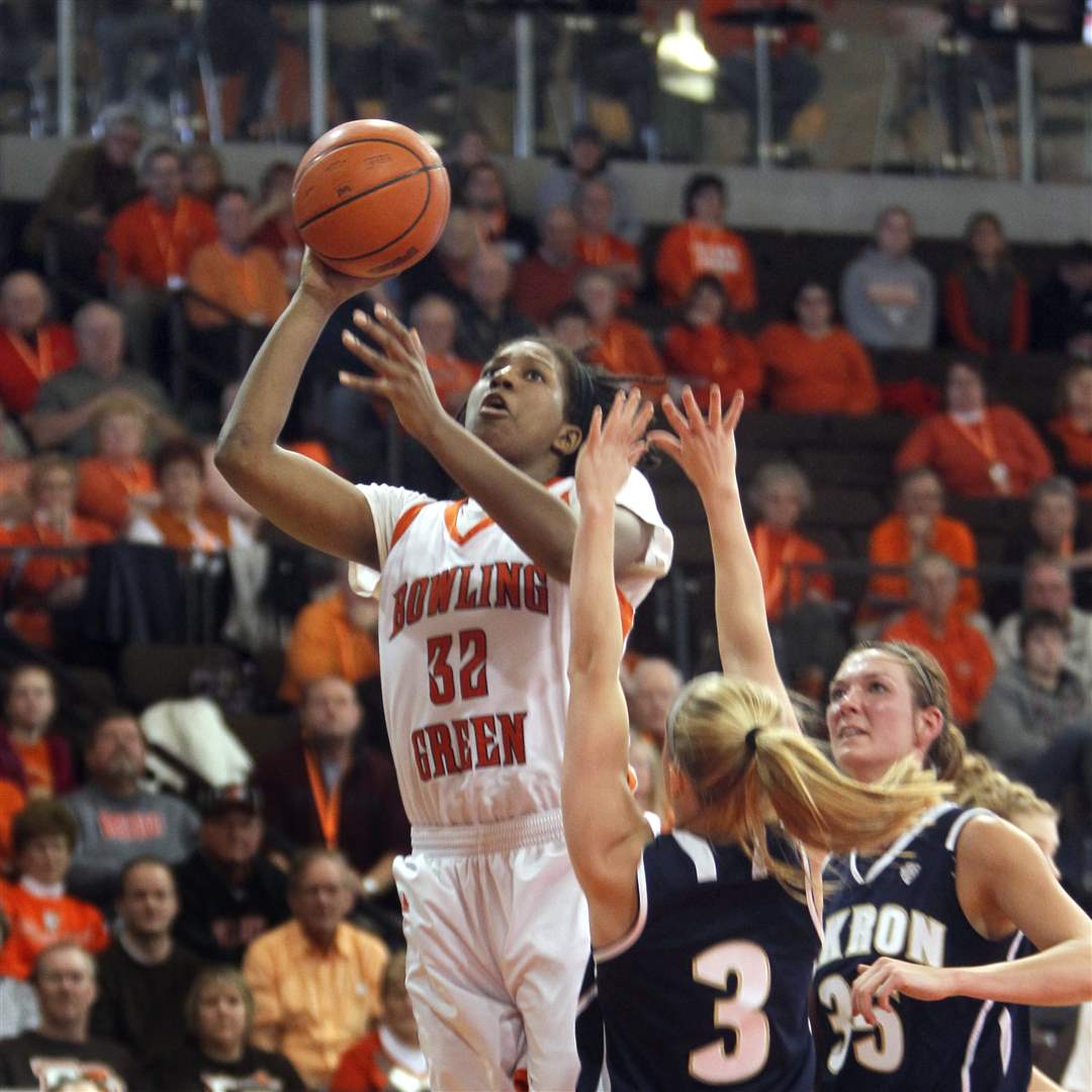 BG-Alexis-Rogers-second-half-basket