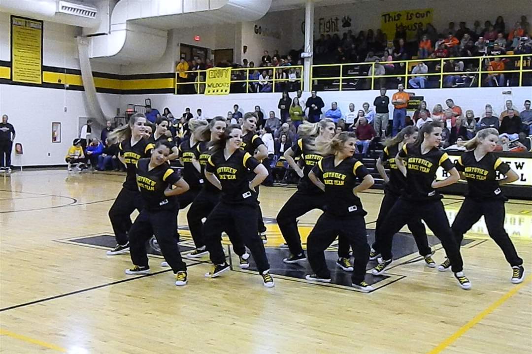 boys-basketball-halftime-dance