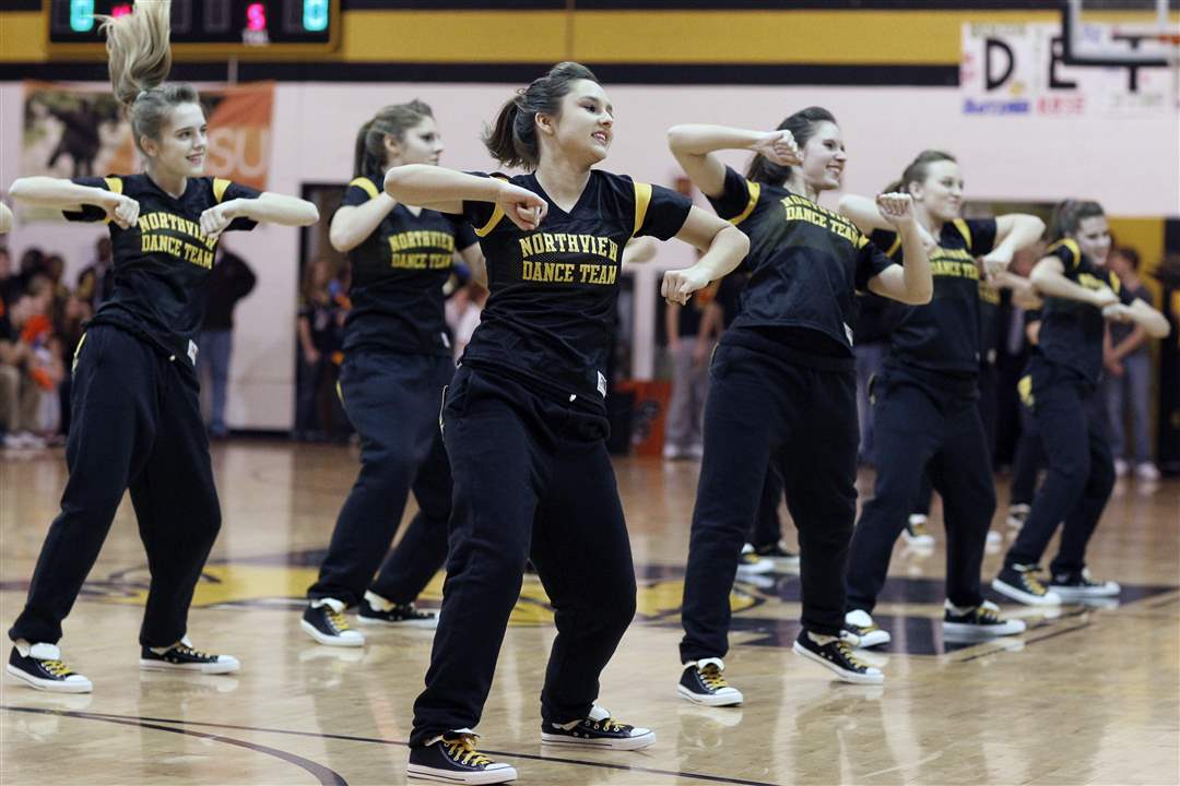 halftime-dance-team-perform