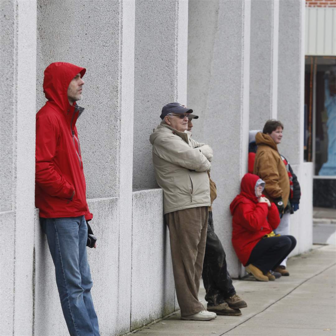 observers-line-up