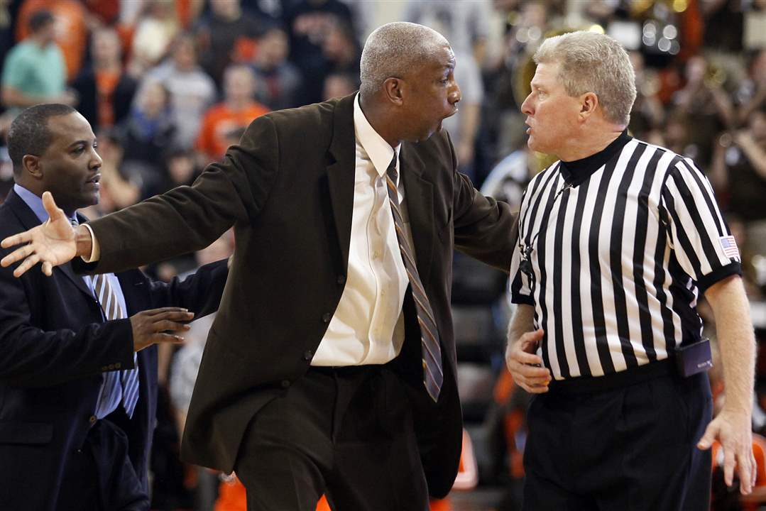 BGSU-Akron-head-coach-Louis-Orr