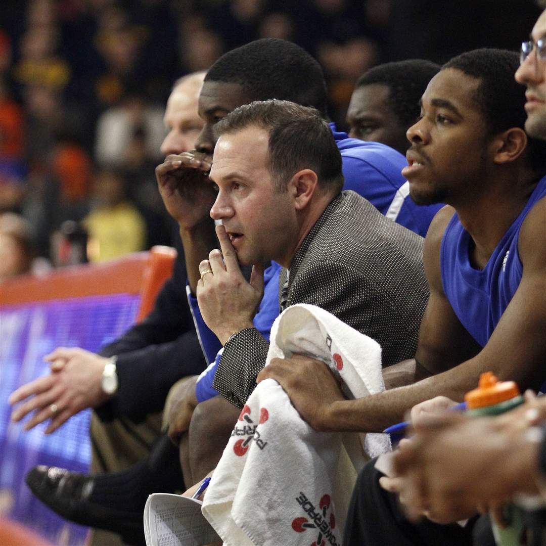 Buffalo-assistant-coach-Kevin-Heck-intently-watches-his-team