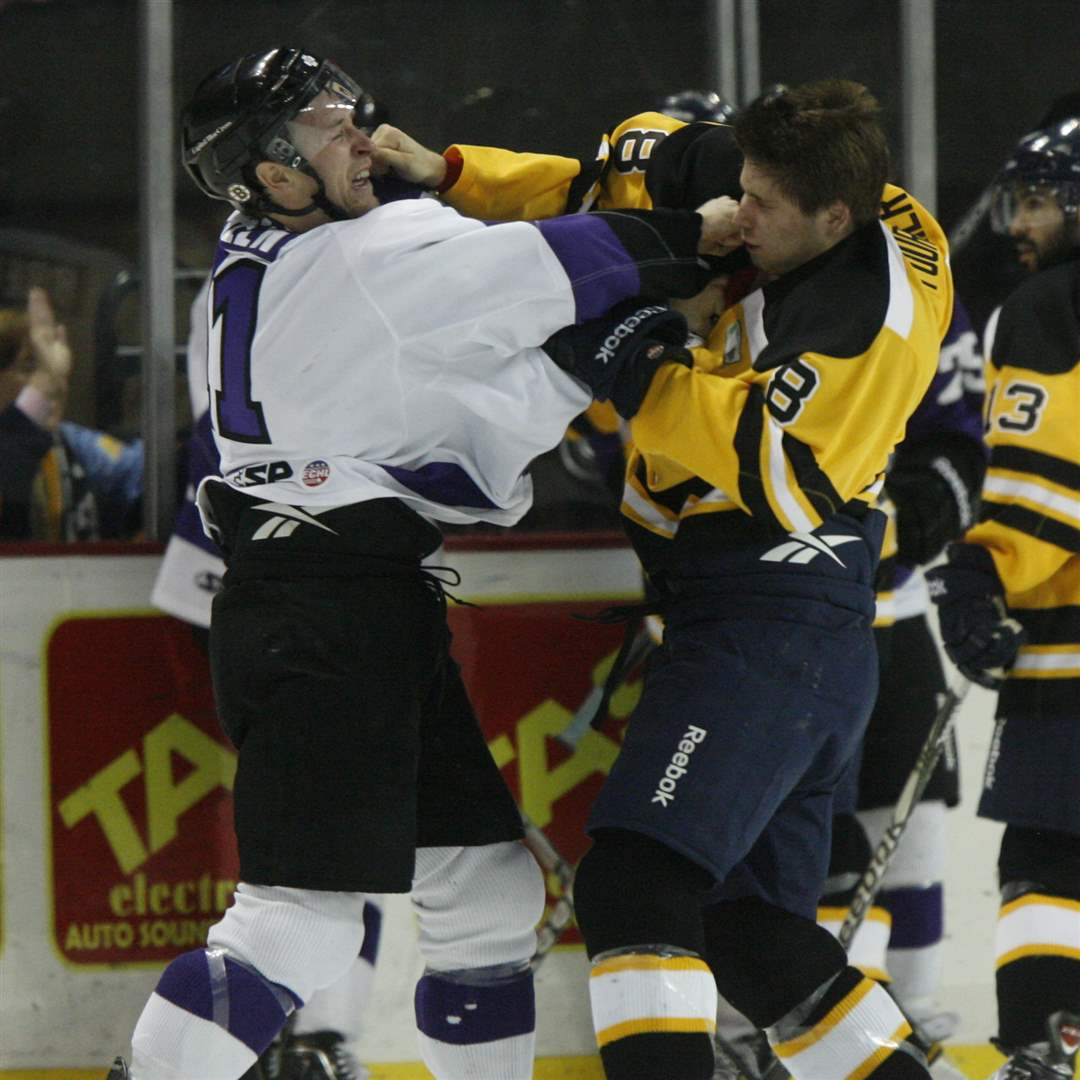 Toledo-Walleye-player-Gleason-Fournier-trades-punches