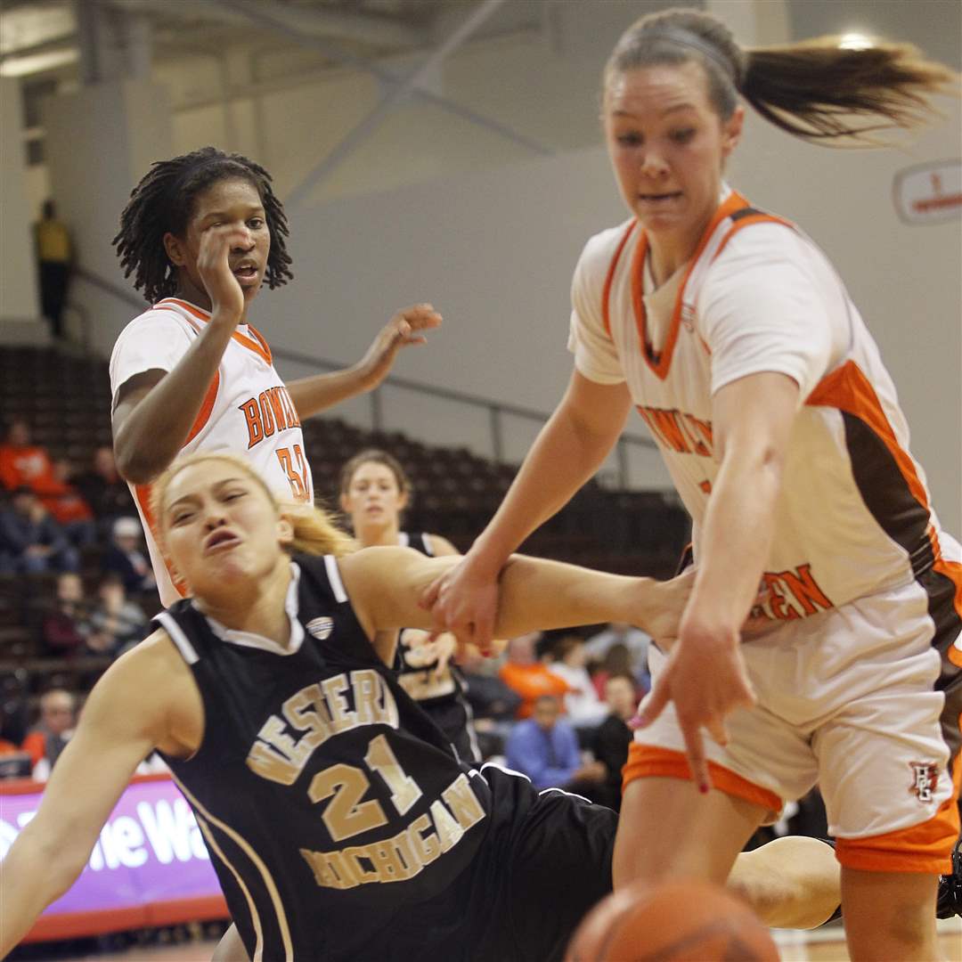 Marquisha-Harris-heads-to-the-floor-after-running-into-BGSU-s-14-Jessica-Slagle