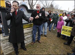 Dennis Kucinich stopped at the U.S. Tsubaki plant in Sandusky, delivering a fiery pro-union, pro-workers’ rights speech.