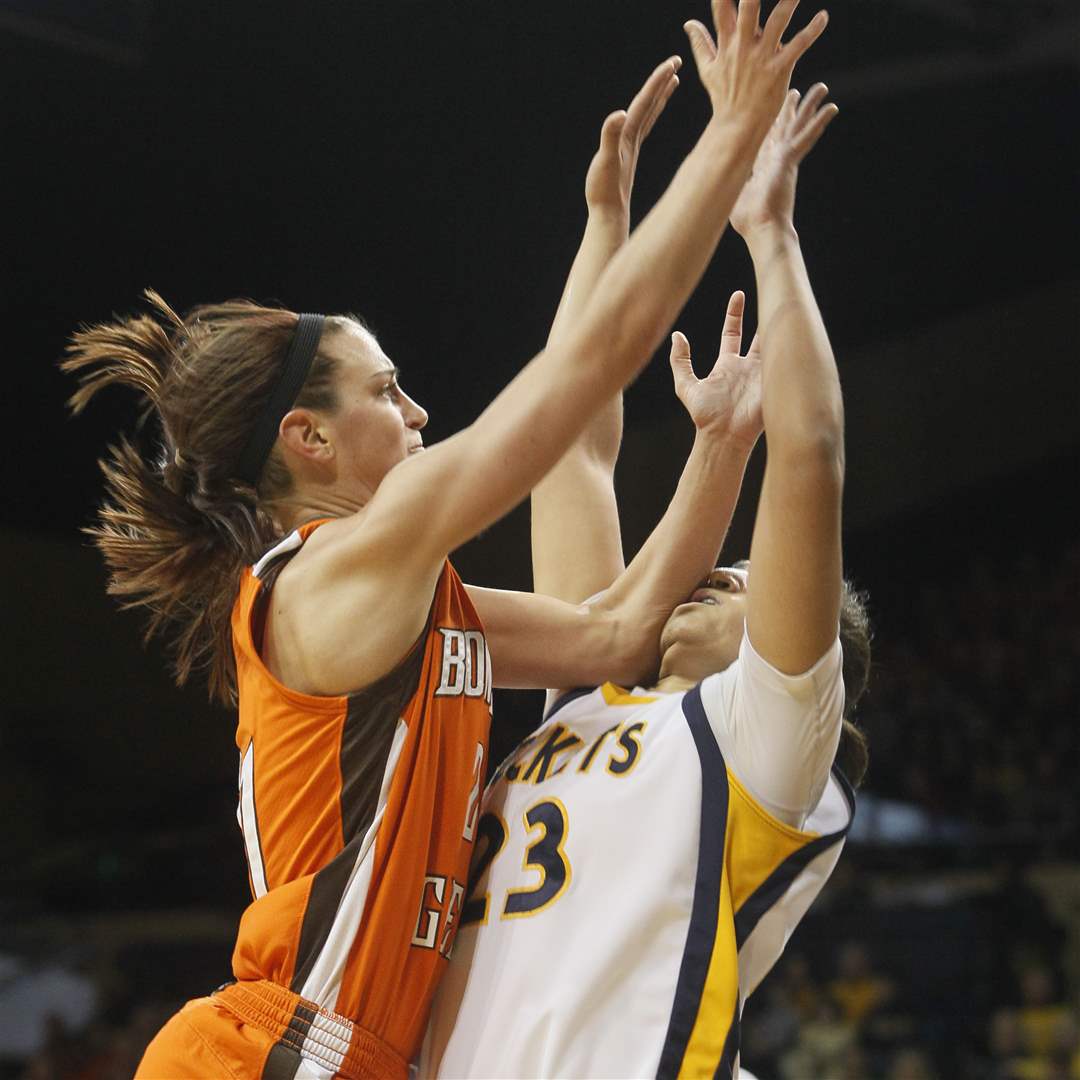 BGSU-s-Chrissy-Steffen-tries-to-shoot-over-UT-s-Inma-Zanoguera