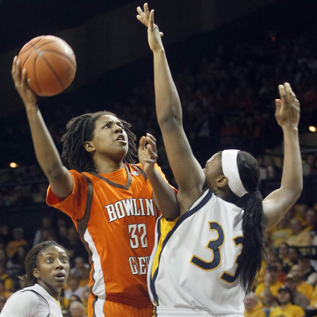 BGSU-s-Alexis-Rogers-and-UT-s-Yolanda-Richardson