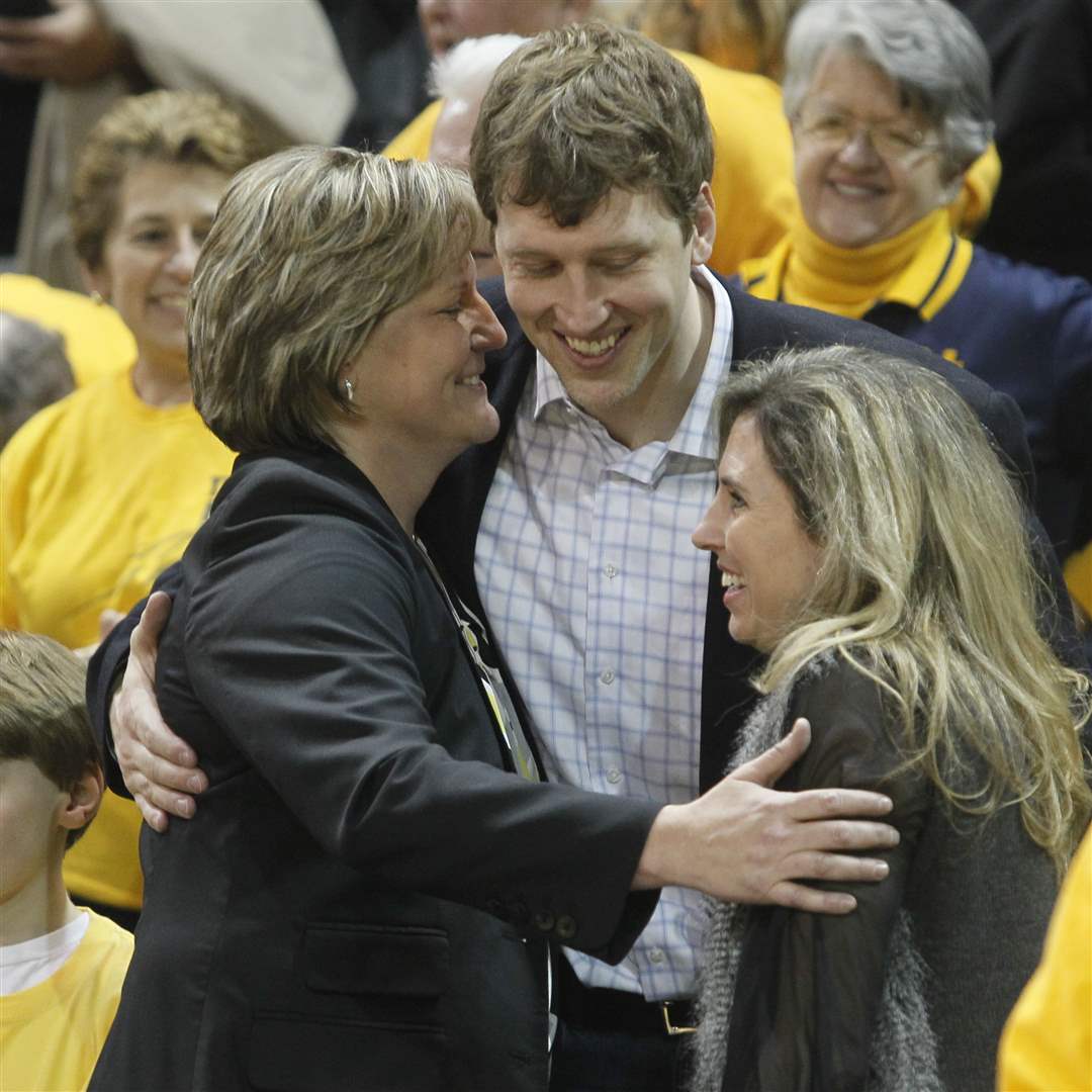 UT-coach-Tricia-Cullop-left-and-former-UT-players-Casey-Shaw-and-and-his-wife-Dana-Drew-Shaw