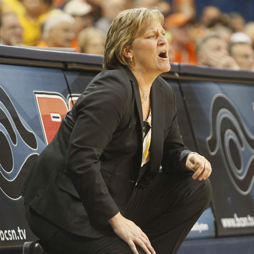 UT-coach-Tricia-Cullop-reacts-to-an-official-s-call