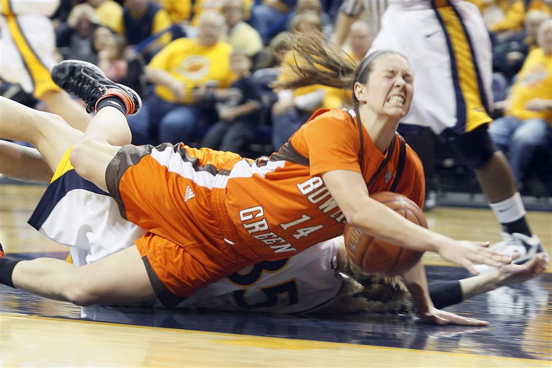 BGSU-s-Jessica-Slagle-and-UT-s-Haylie-Linn-scramble-in-the-paint-for-a-loose-ball