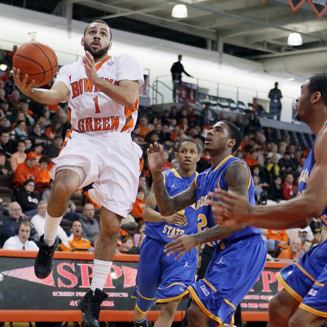 BGSU-guard-Jordan-Crawford-takes-a-shot-a-step-ahead-of-Morehead-State-defenders