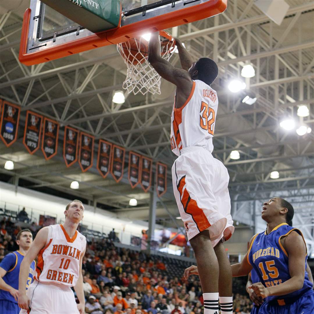 Bowling-Green-State-University-forward-Torian-Oglesby-throws-down-2