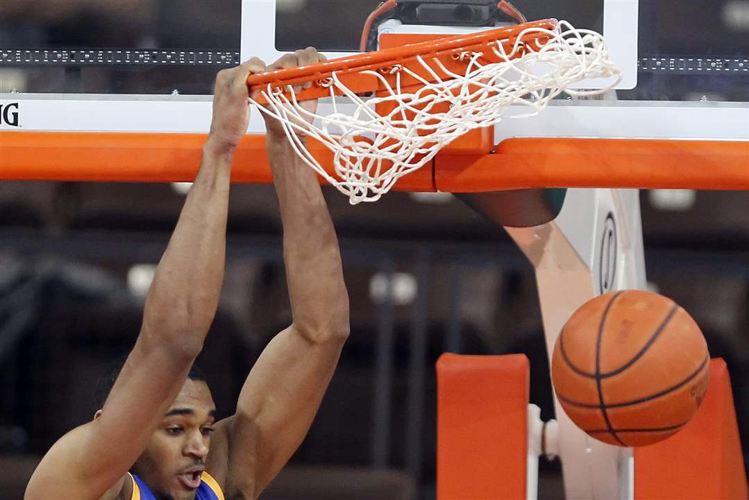 Morehead-State-forward-Milton-Chavis-dunks-against-BGSU