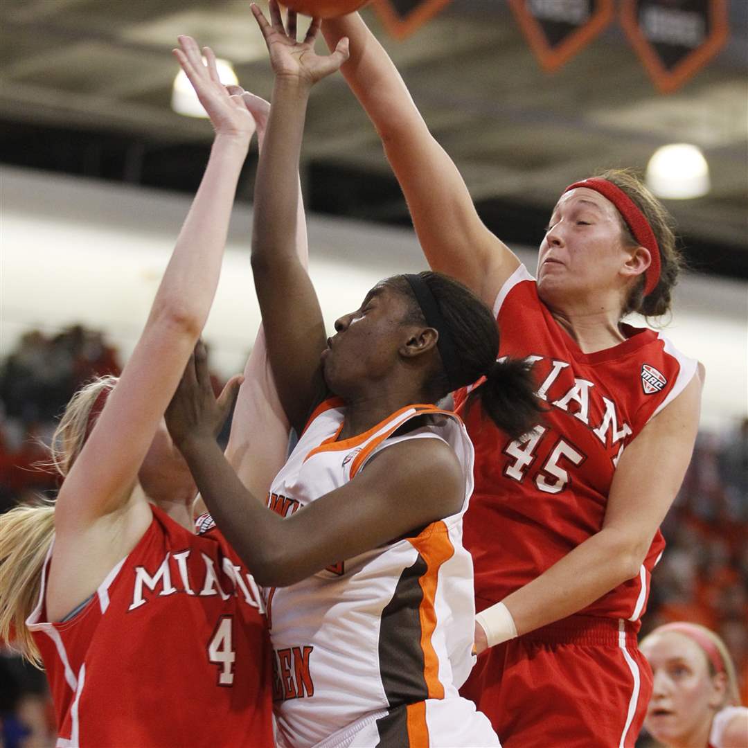 Bowling-Green-s-Jasmine-Matthews-gets-sandwiched-between-Miami-s-Rachael-Hencke-4-and-Kirsten-Olowinski-45