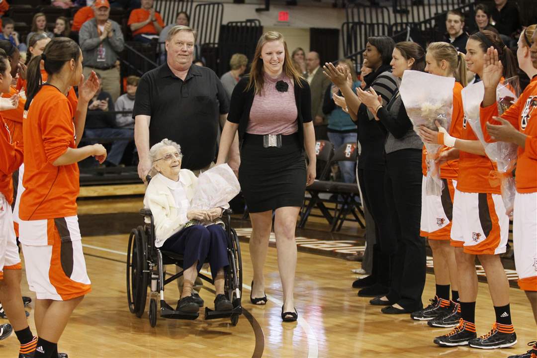 Bowling-Green-senior-Maribeth-Giese-with-her-father-Ed-Giese-and-grandmother-Mary-Ann-Giese