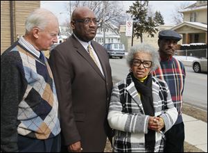 From left, ex-Toledo Mayor Carty Finkbeiner, Sylvester Gould, first vice chairman of the EOPA board, and Theresa M. Gabriel and Earl Murry, former EOPA board leaders, attend a news conference over Head Start funding.