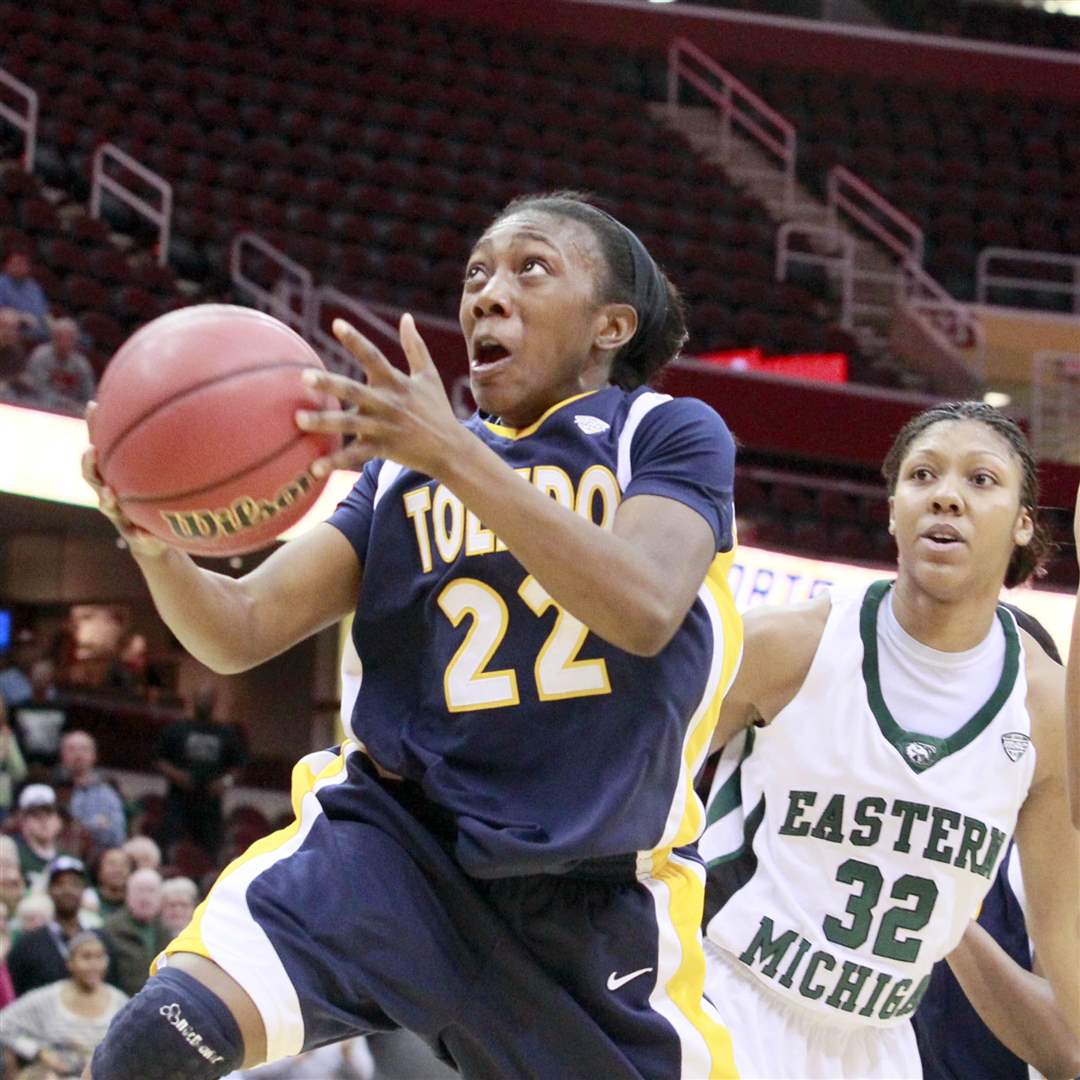 Toledo-Andola-Dortch-drives-past-Eastern-Michigan-Paige-Redditt