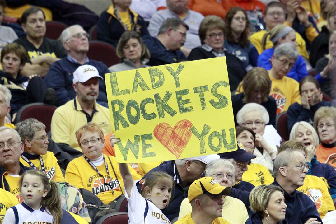 Toledo-fan-supports-the-Rockets