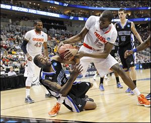 UNC-Asheville's Jaron Lane (5) and Syracuse's Baye Keita (12) battle for a loose ball Thursday in the first half of an East Regional NCAA tournament game in Pittsburgh. 