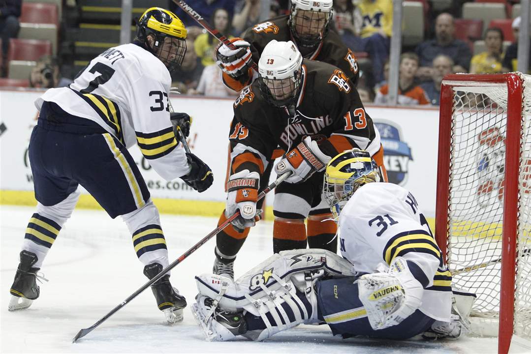 UM-BGSU-hockey-Adam-Berkle-Shawn-Hunwick