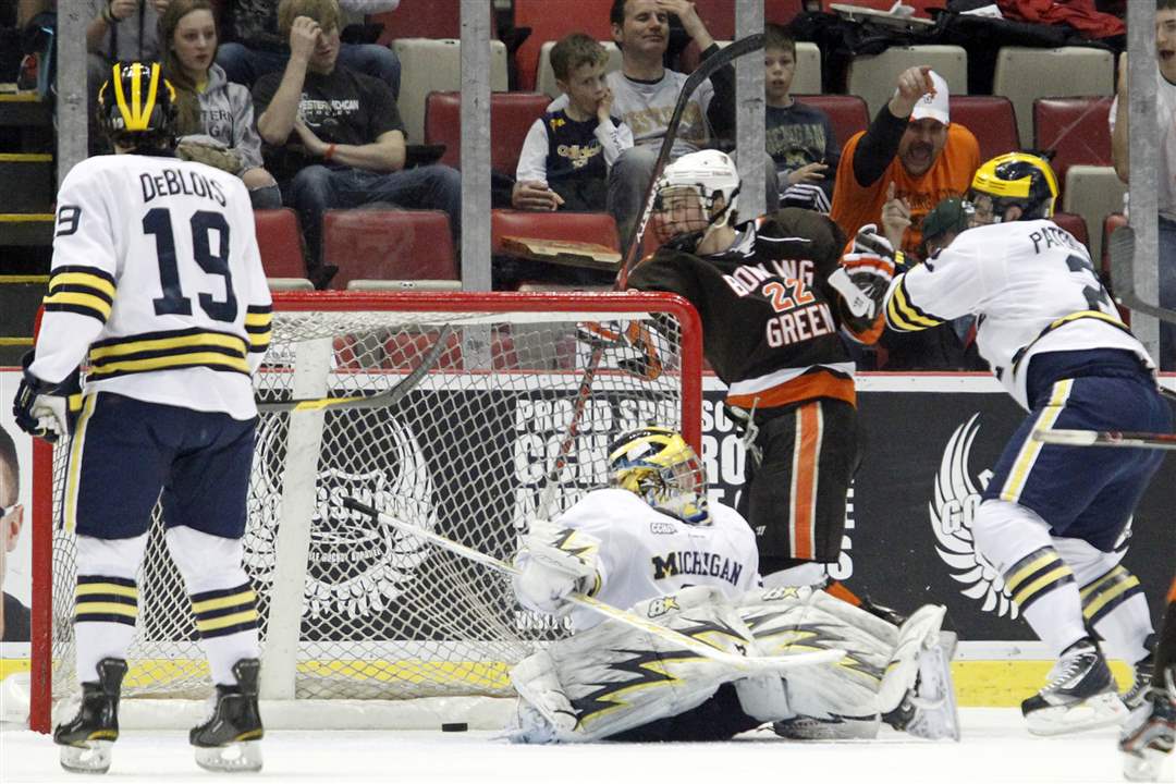 UM-BGSU-hockey-Shawn-Hunwick-Ryan-Carpenter