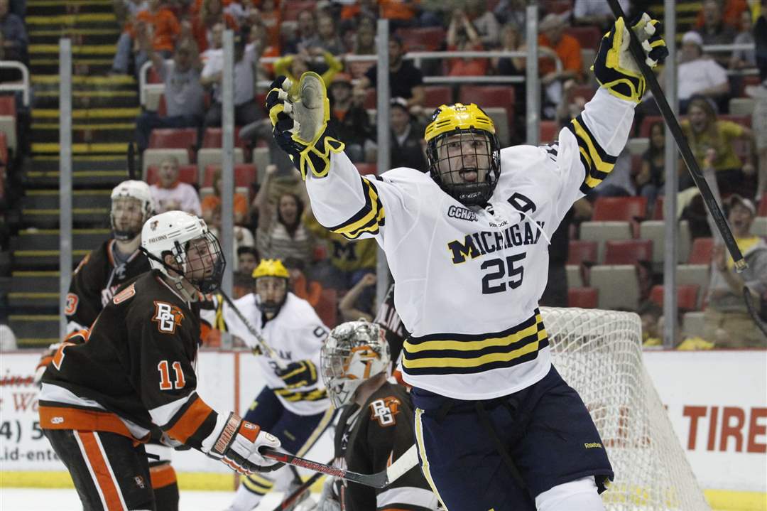 UM-BGSU-hockey-David-Wholberg-tying-shot