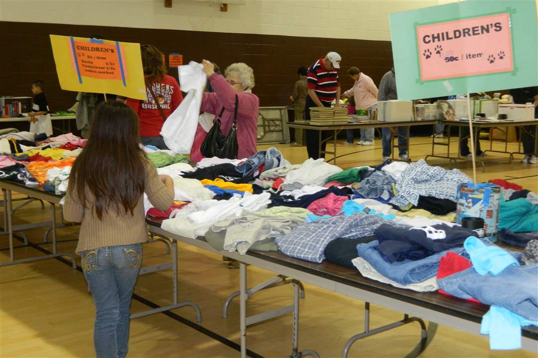 Community-members-students-and-families-donate-clothing