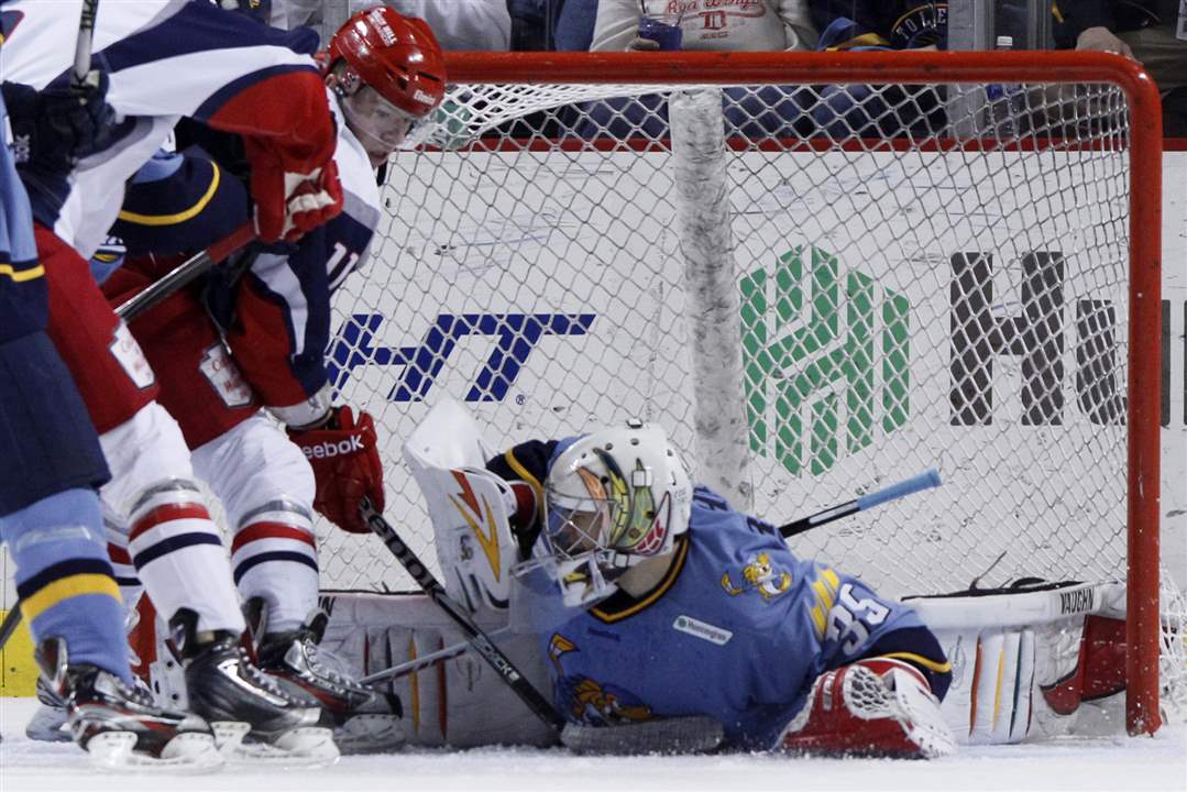 Toledo-Walleye-goalie-Alec-Richards-35