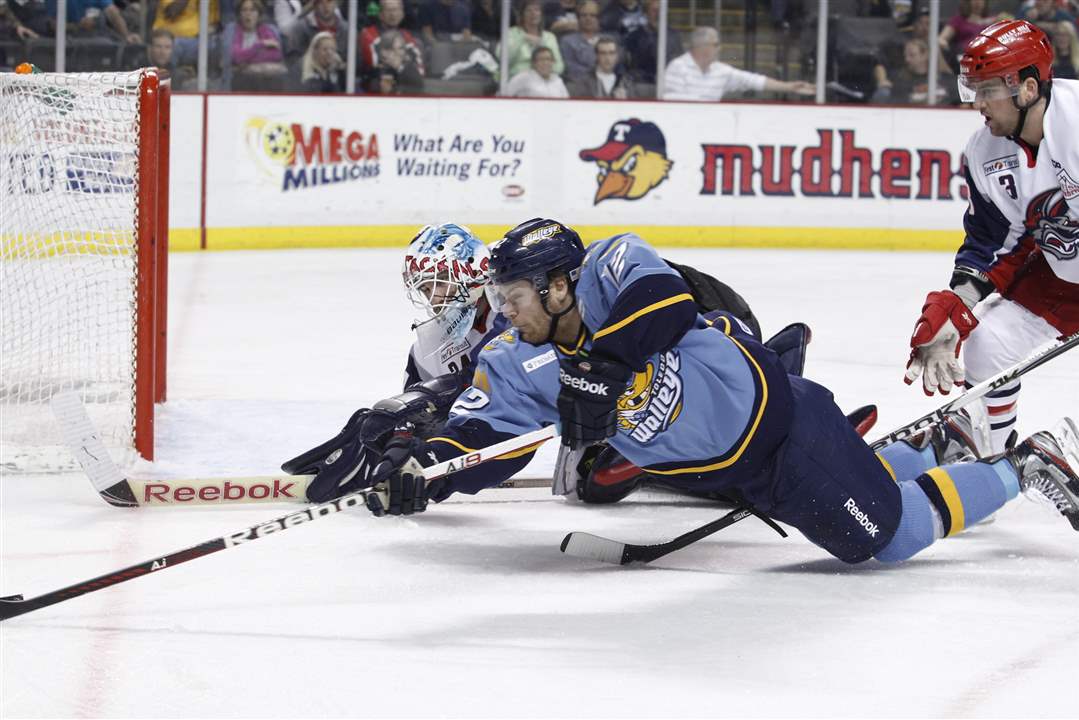 Toledo-Walleye-player-mike-Thomas-12