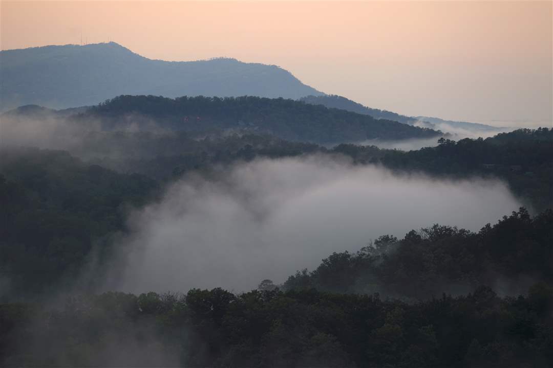 Smoky-Mountains-mountain-smoke-Gatlinburg