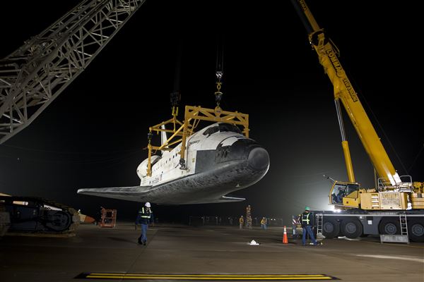 Smithsonian welcomes space shuttle Discovery into its collection at ...